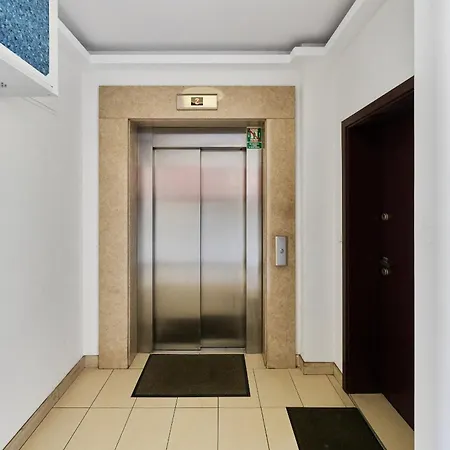 Szept Galeria Dominikanska By Renters 公寓